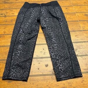 Betsy Johnson Performance Leopard Print Athletic Capri Leggings Women's Size‎ M